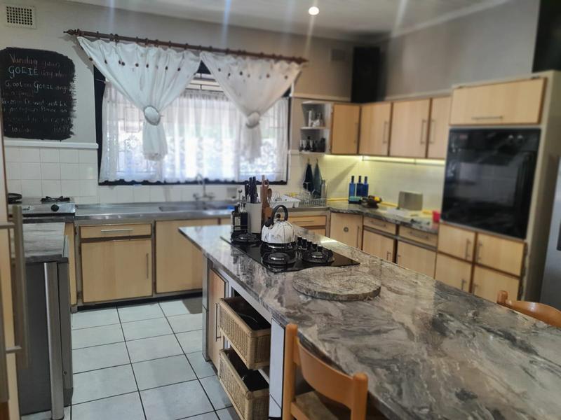 5 Bedroom Property for Sale in Parow North Western Cape